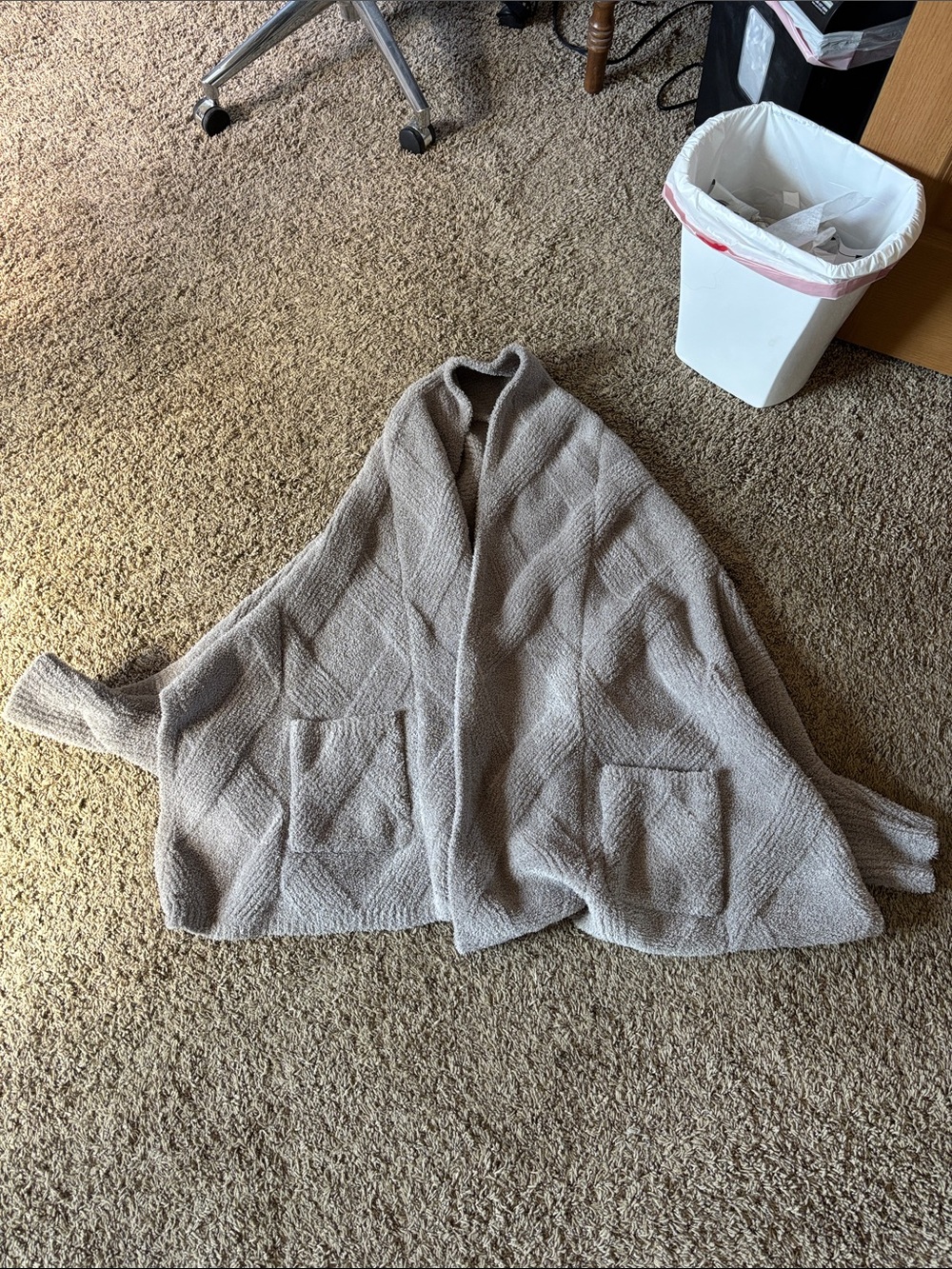 Barefoot Dreams Cozy Neutral Gray One-Size CozyChic Blanket Wrap